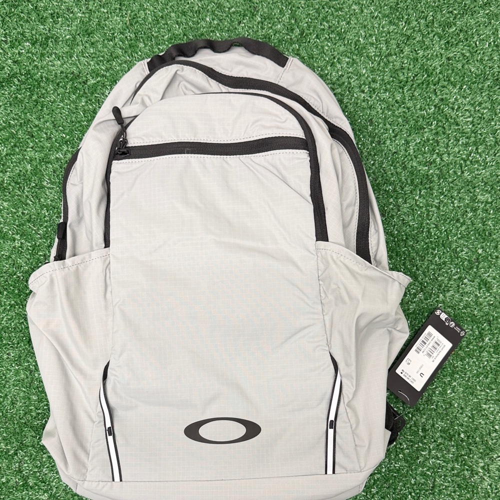 Oakley Stone Gray Sport Backpack with Black Accents 28 Liter NWT